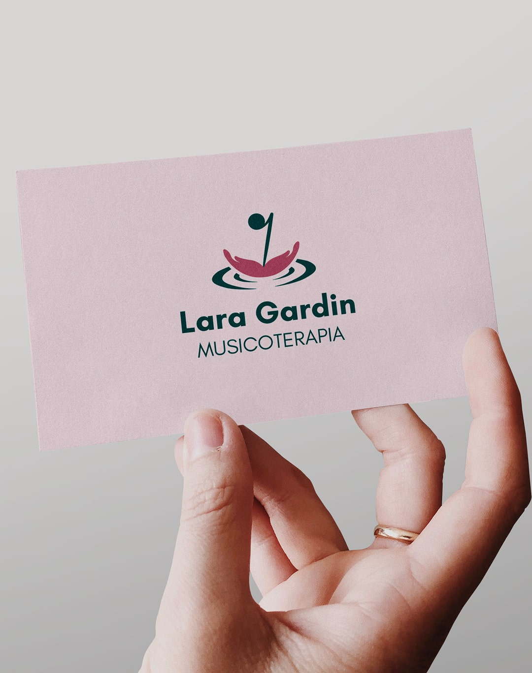 Laura Gardin - Case Study by SocialBee